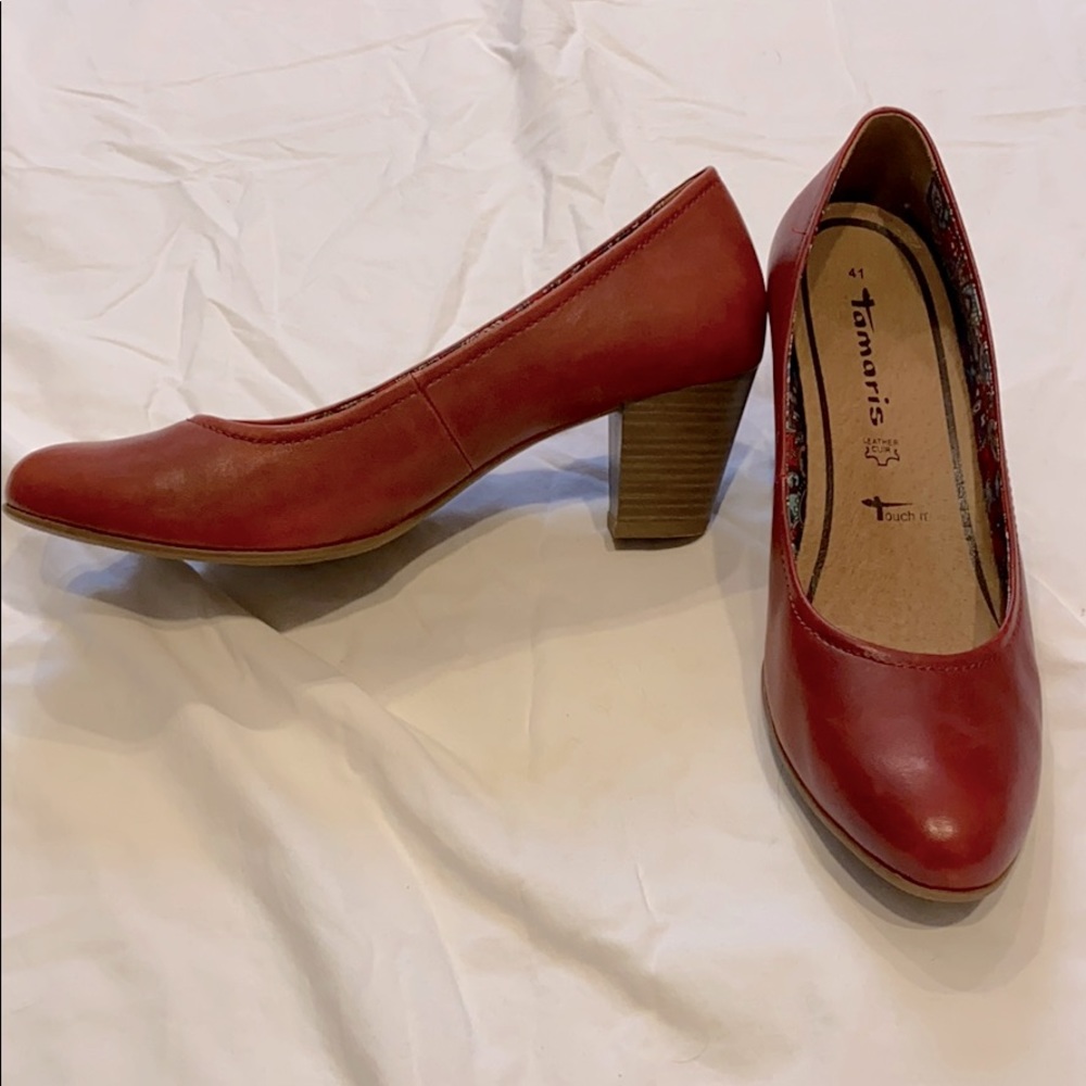 Tamaris red stacked heel pumps
